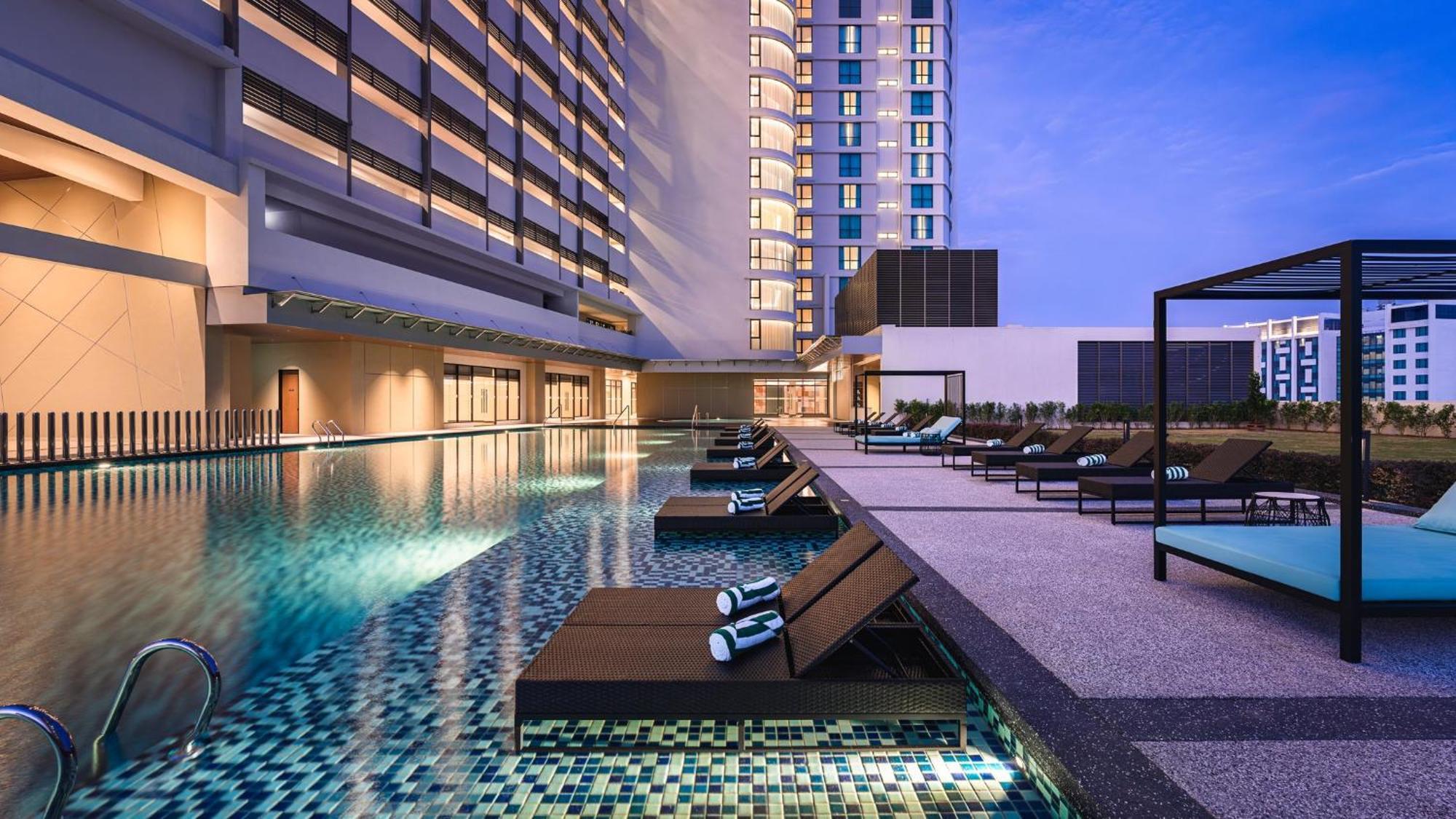 Holiday Inn & Suites Penang Prai By Ihg Bukit Mertajam Exterior photo